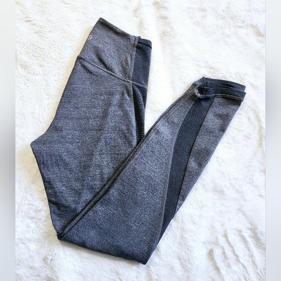 Lululemon Featherlight Tight Size 4. - Picture 9 of 15